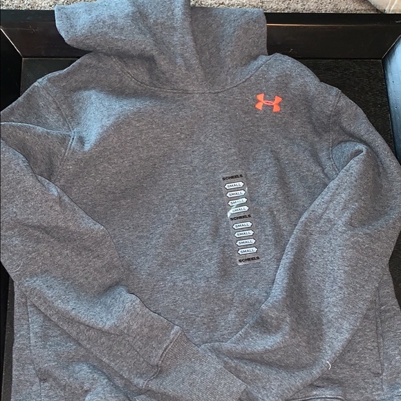 Under Armour Tops - Under Armour sweatshirt